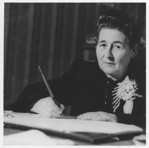 Primera imagen del registro Probable directora del Liceo Nº4 de Santiago, junio 1953