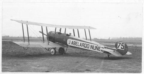 Primera imagen del registro Avión que el magisterio y escolares del país regalaron a las entonces nacientes Fuerzas Aéreas Nacionales, 1921