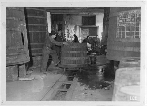Primera imagen del registro Escuela Práctica de agricultura, clase de vitivinicultura, 1944