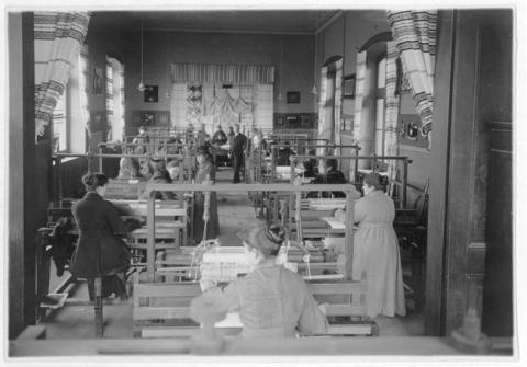 Primera imagen del registro Mujeres en telar