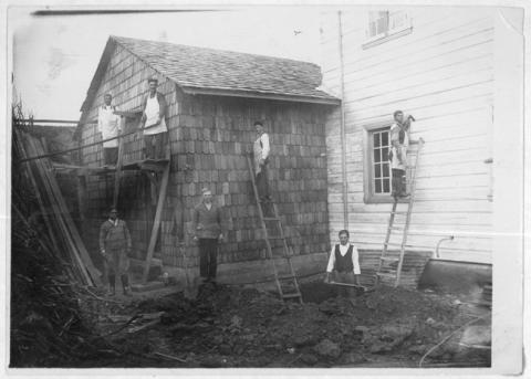 Primera imagen del registro Escuela Normal de Ancud, 1938, pabellón recibido en 1931, construido con dineros de veladas y aporte fiscal