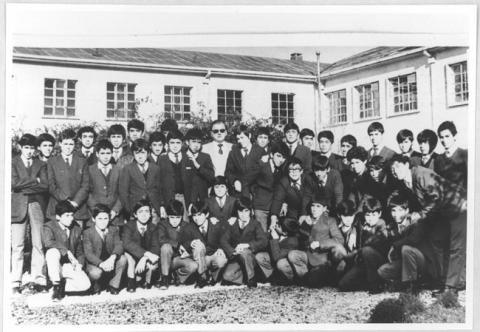 Primera imagen del registro Alumnos de la Escuela Normal de Ancud, 1985. (año de reapertura de la escuela)