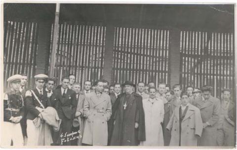 Primera imagen del registro Sacerdote y laicos