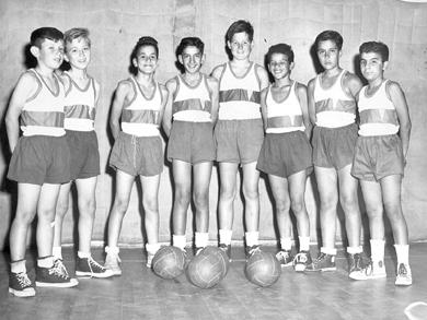 Primera imagen del registro Club de Basquetball Infantil de la Universidad Católica