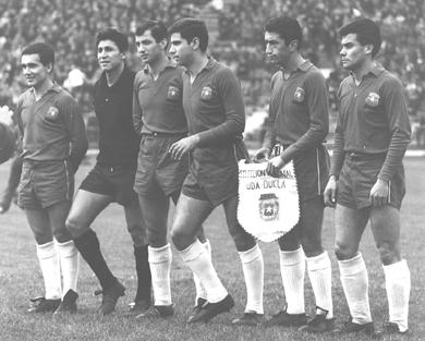 Primera imagen del registro Selección Nacional 1965 versus Dukla, Praga