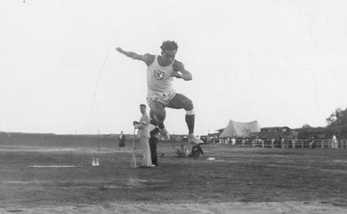 Primera imagen del registro Fidel Ciuña, Record Salto Triple