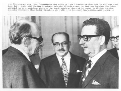 Primera imagen del registro Presidente Salvador Allende, canciller chileno Clodomiro Almeyda y canciller Cubano Raúl Roa