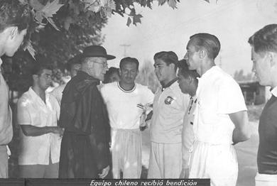 Primera imagen del registro Equipo Chileno de Fútbol recibe bendición, Campeonato Sudamericano 1955