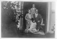 Primera imagen del registro Retrato de Agustín Abarca y familia