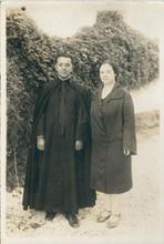 Primera imagen del registro Héctor Ahumada Rodríguez junto a su madre