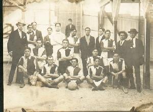 Primera imagen del registro Equipo de fútbol frente a boleterías Club Hípico, Antofagasta