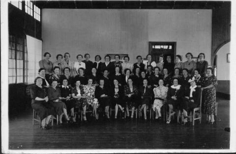 Primera imagen del registro retrato grupal femenino