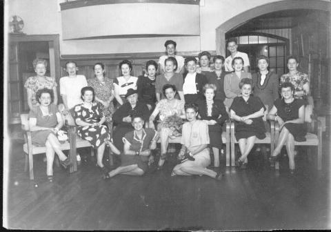 Primera imagen del registro Retrato grupal femenino