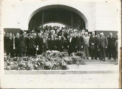 Primera imagen del registro Funeral en la puerta del Cementerio General, Antofagasta