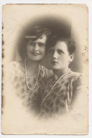 Primera imagen del registro Retrato grupal femenino