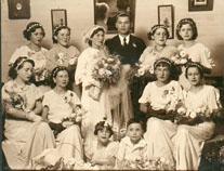 Primera imagen del registro Retrato de novios y damas de honor