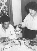 Primera imagen del registro Futbolista chileno, Armando Tobar Hernández y su madre
