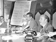 Primera imagen del registro Carlos Dittborn Organizando Mundial de Futbol, 1962