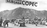 Primera imagen del registro Carrera Arica - Santiago 10 - 14 Mayo 1953. En tres Ruedas llega Ataquile (Argentino)