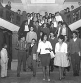Primera imagen del registro Estudiantes nocturnos, más de 20.000 a través del país