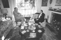 Primera imagen del registro Presidente Aylwin recibe visitas en su casa
