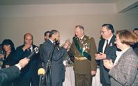 Primera imagen del registro Presidente Aylwin junto al General Stange, Genaro Arriagada y Enrique Krauss