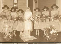 Primera imagen del registro Retrato de novia con damas de honor