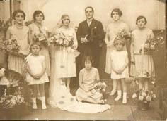 Primera imagen del registro Retrato de novios y damas de honor