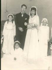 Primera imagen del registro Retrato de novios y damas de honor