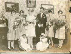 Primera imagen del registro Retrato de novios y damas de honor