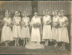 Primera imagen del registro Retrato de novia con damas de honor