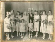 Primera imagen del registro Retrato de novios y damas de honor