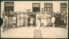 Primera imagen del registro Retrato grupal mixto con novios