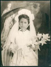 Primera imagen del registro Retrato infantil femenino celebrando su Primera Comunión