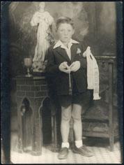 Primera imagen del registro Retrato infantil masculino celebrando su Primera Comunión