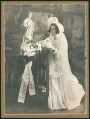 Primera imagen del registro Retrato infantil femenino celebrando su Primera Comunión