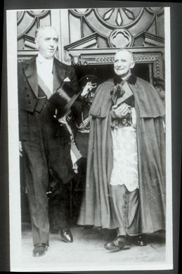 Primera imagen del registro El Presidente Juan Antonio Ríos y el Cardenal José María Caro