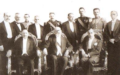 Primera imagen del registro Presidente Emiliano Figueroa junto a su gabinete