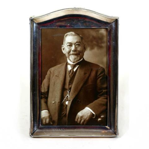 Primera imagen del registro Retrato de Elías Enrique Braun