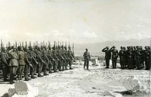 Primera imagen del registro Atene: La Cerimonia dell' Alza Bandiera Italiana sull' Acropoli