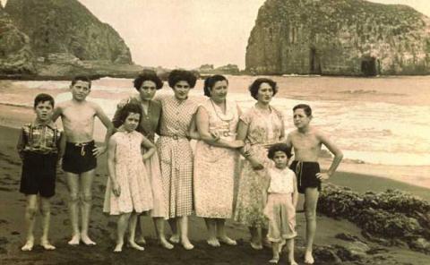 Primera imagen del registro Retrato de Personas en Playa de Constitución
