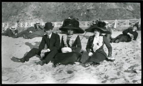 Primera imagen del registro Grupo en la playa