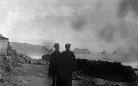 Primera imagen del registro Fortunato Rojas Labarca y Flor M. Rodríguez Bascuñán en la Playa