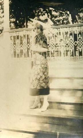 Primera imagen del registro Retrato de Berta, Plaza de Constitución