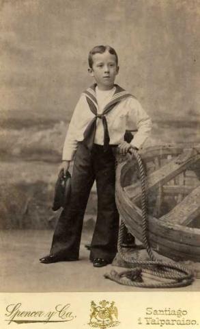 Primera imagen del registro Retrato de Niño con Traje de Marinero