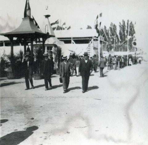 Primera imagen del registro Grupo de Caballeros en la Exposición Agrícola e Industrial de Talca
