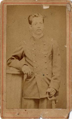 Primera imagen del registro Retrato de hombre vestido de uniforme