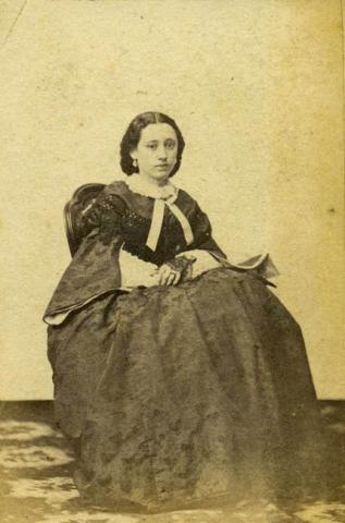 Primera imagen del registro Retrato de Emilia de la Barra