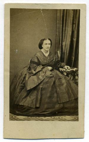 Primera imagen del registro Retrato de Eugenia Borgoño Vergara de Barros Arana