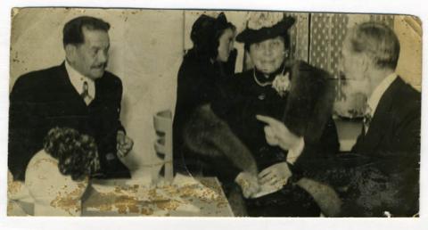 Primera imagen del registro Presidente Don Pedro Aguirre Cerda y esposa